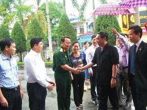 ທ່ານ Le Hong Anh ຜູ້ປະຈຳການ ຄະນະເລຂາສູນກາງພັກ ເຮັດວຽກຢູ່ແຂວງ ຮ່າຢາງ